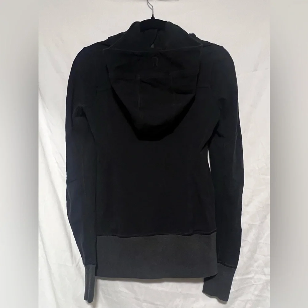 lululemon athletica excellent no
